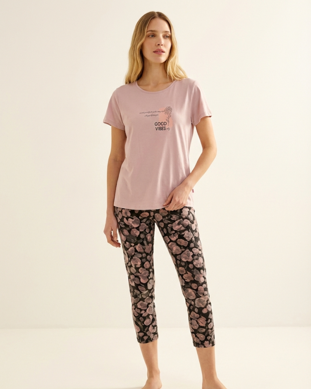 The Windsor Rose Cotton-Hosiery Set